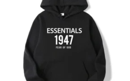 Keep It Simple and Cool with the Essentials Hoodie Aesthetic